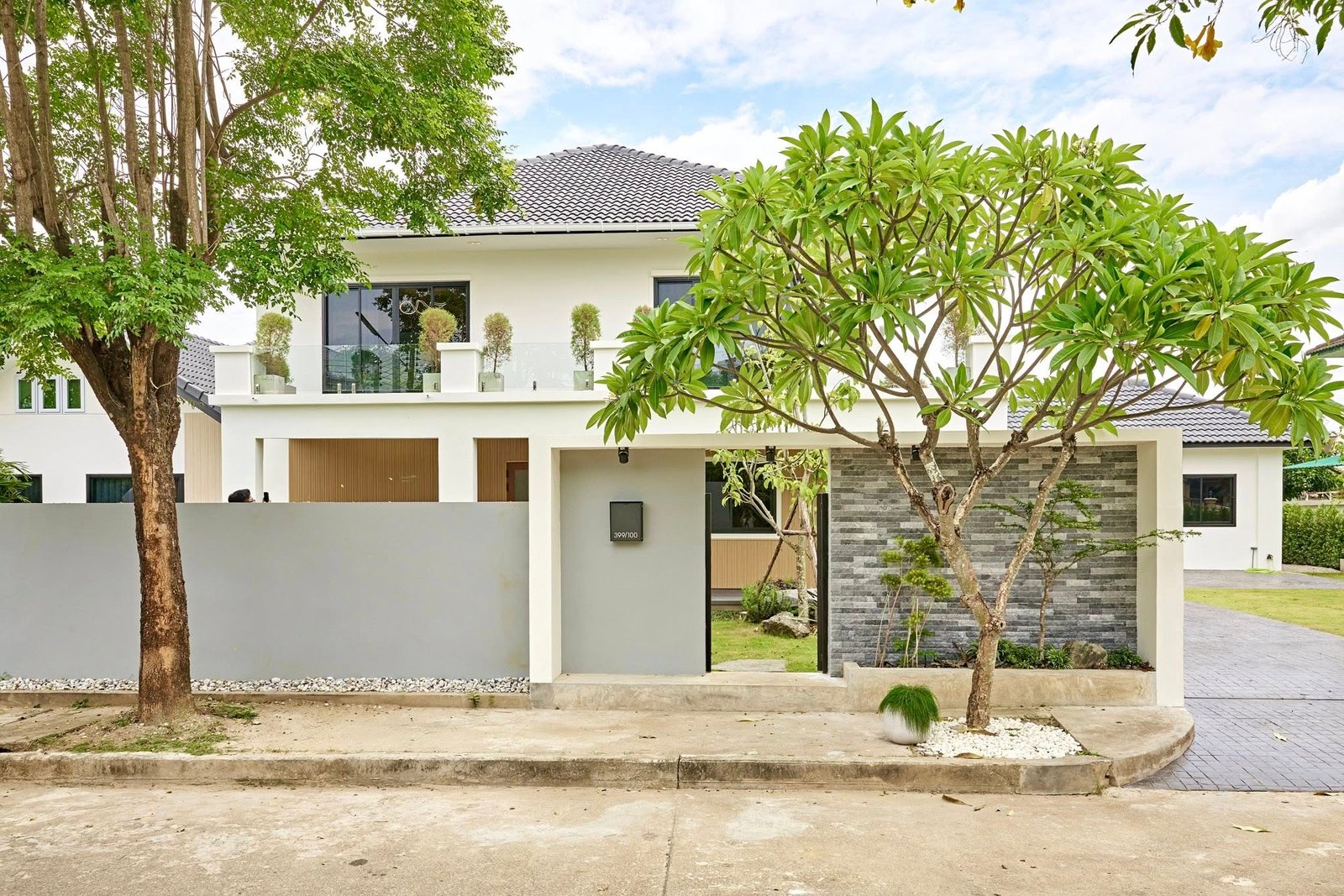 Poolvilla สันทราย มีโชค